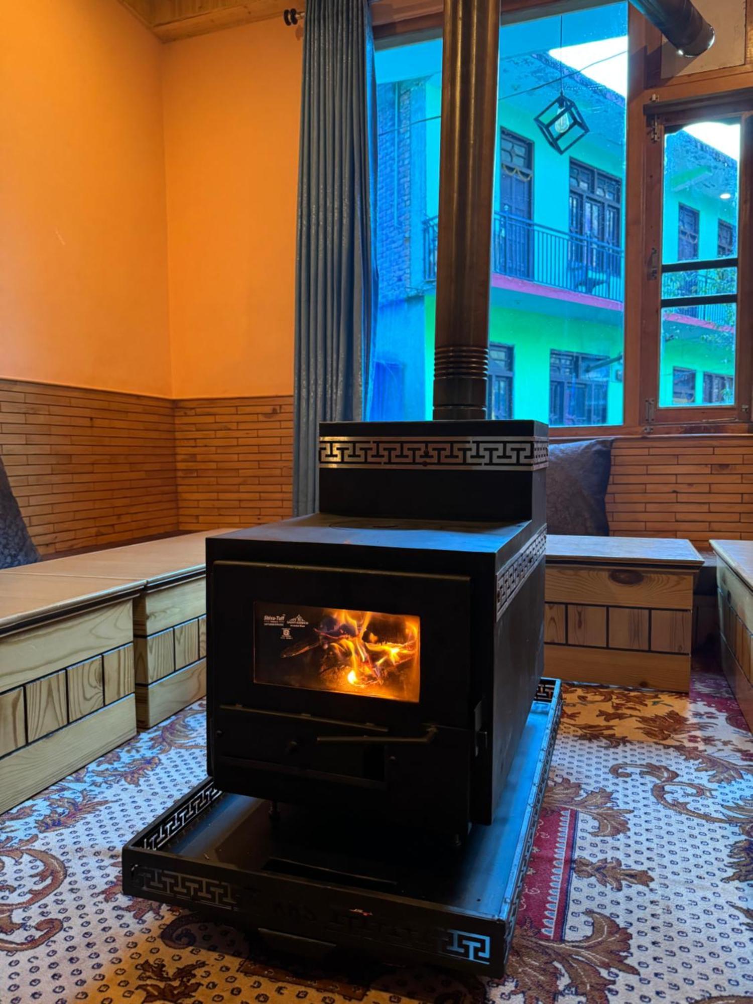 Delight Homestay Kasol Kültér fotó